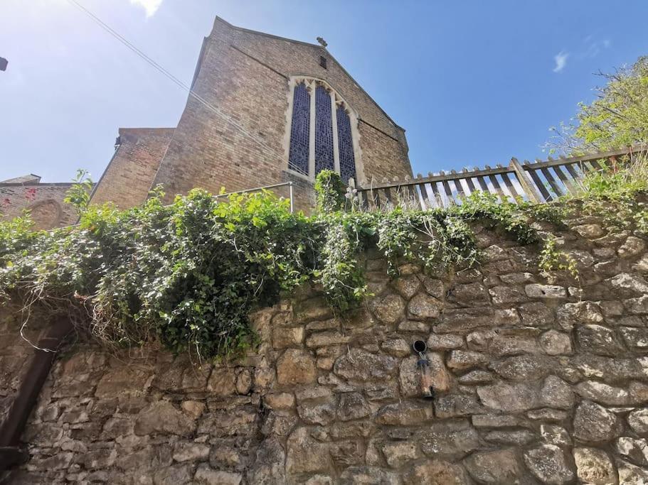 Shore Thing - Just A Stones Throw From The Beach Sandgate Exterior photo